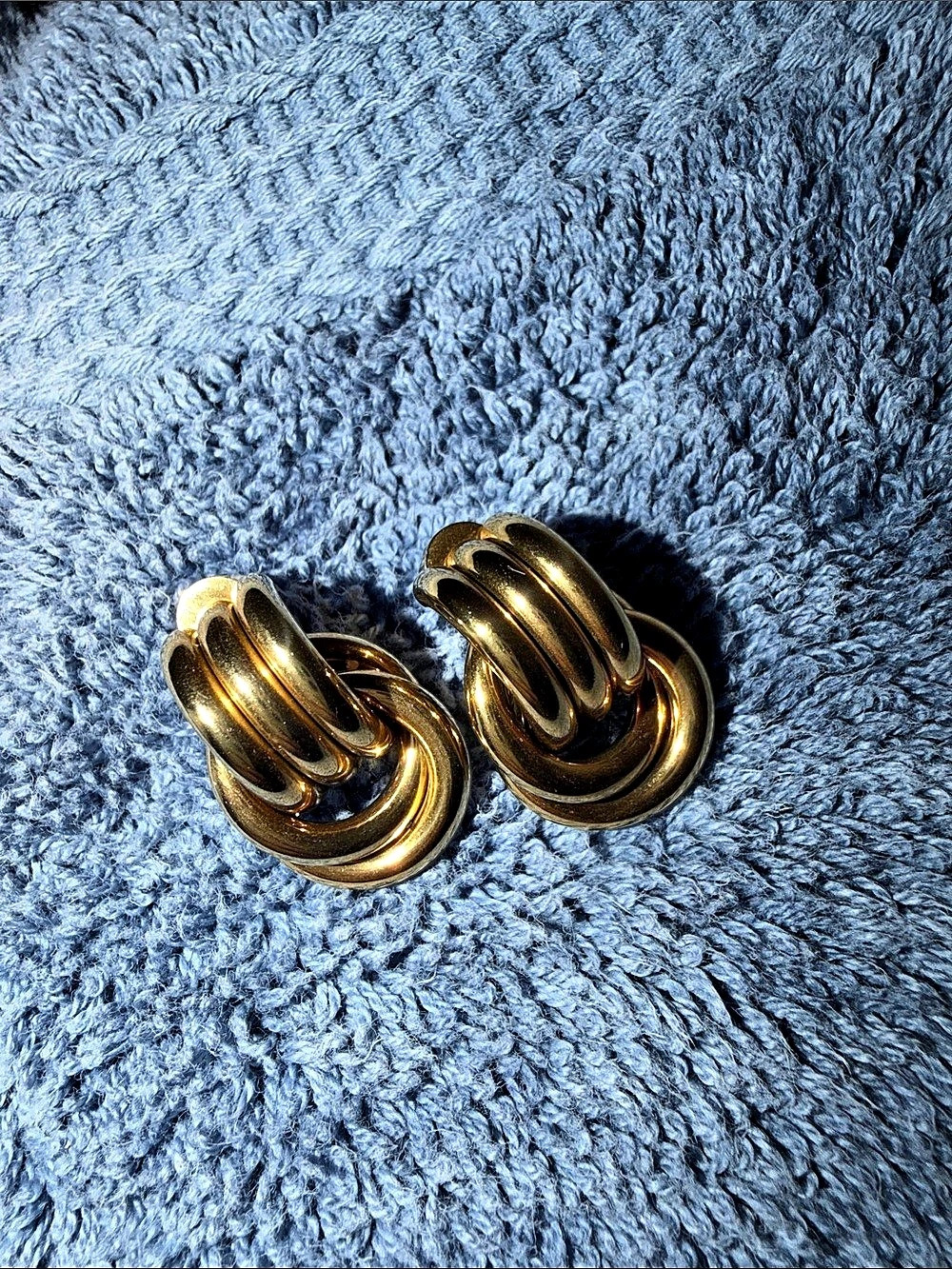 Heaven Mayhem Mini Knot Earrings Gold